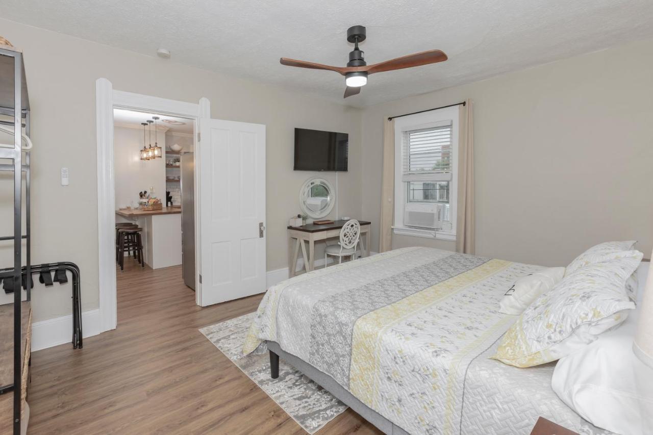 Apartamento In The Heart Of Little Italy! Free Parking! Cleveland Exterior foto