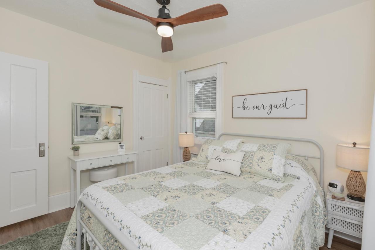 Apartamento In The Heart Of Little Italy! Free Parking! Cleveland Exterior foto