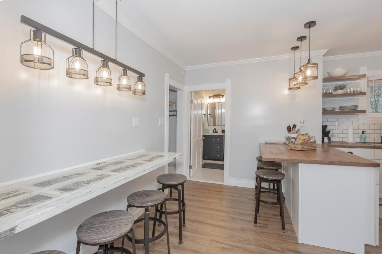 Apartamento In The Heart Of Little Italy! Free Parking! Cleveland Exterior foto