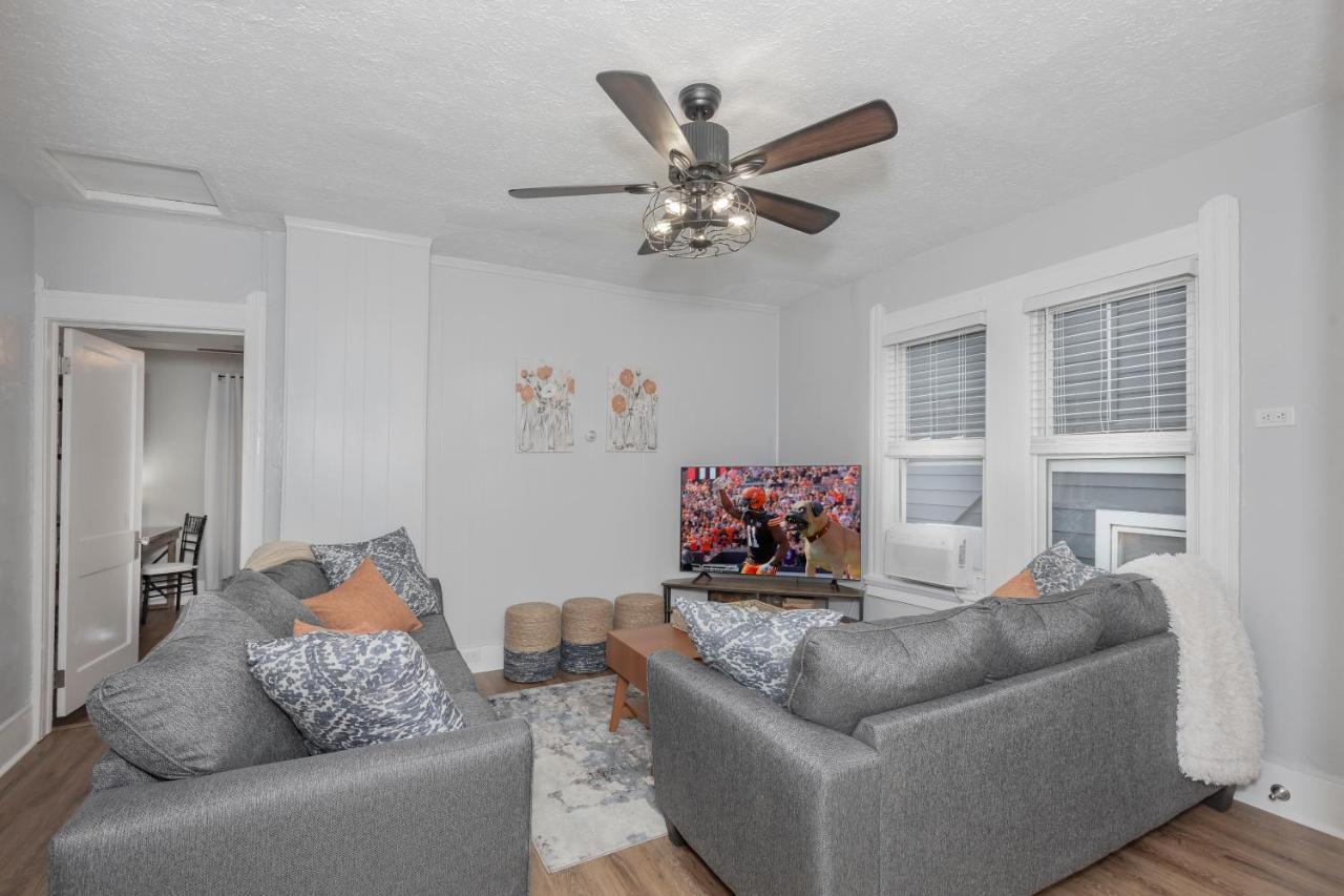Apartamento In The Heart Of Little Italy! Free Parking! Cleveland Exterior foto