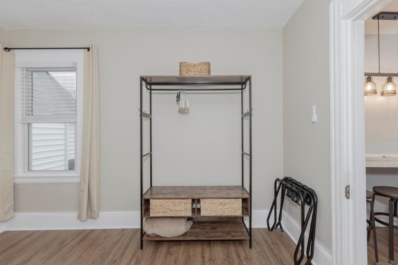 Apartamento In The Heart Of Little Italy! Free Parking! Cleveland Exterior foto