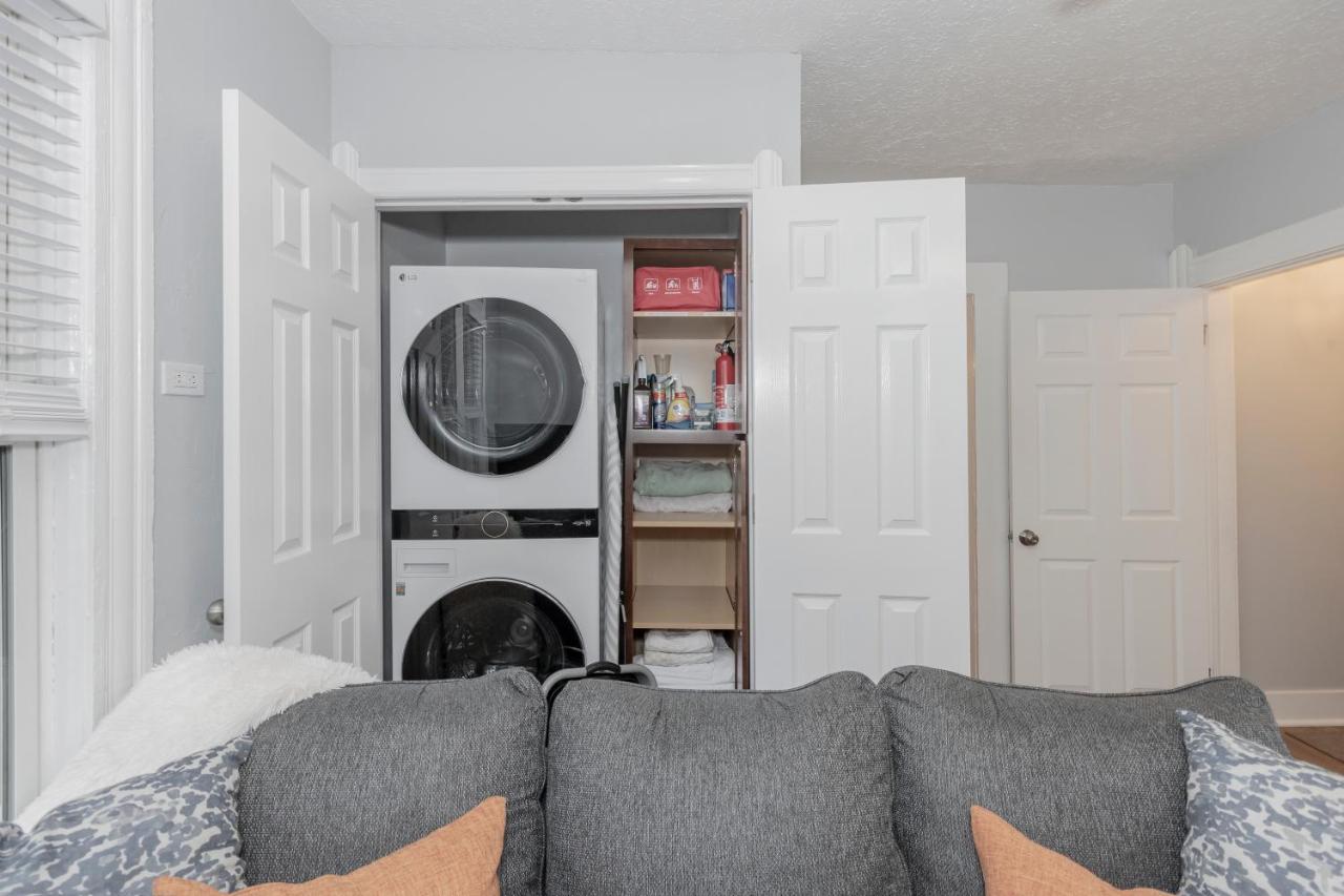 Apartamento In The Heart Of Little Italy! Free Parking! Cleveland Exterior foto